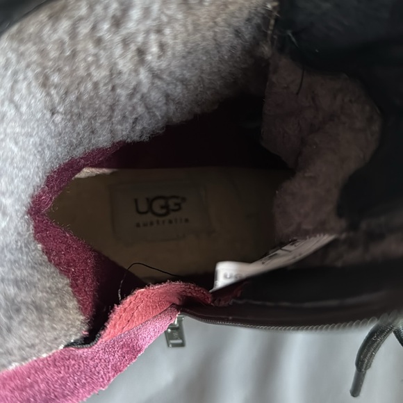 Ugg black leather waterproof boots size 7 - Picture 8 of 8